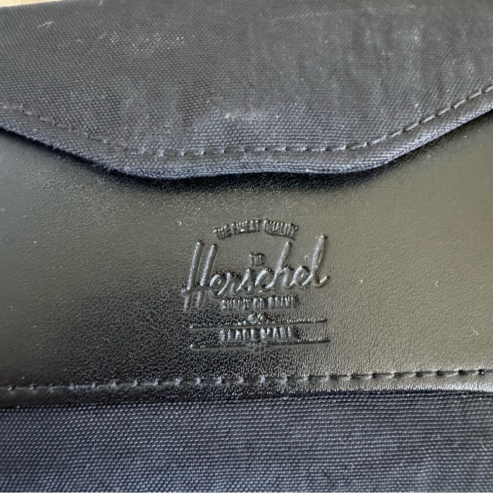 Herschel Black Trifold Wallet - Picture 2 of 7